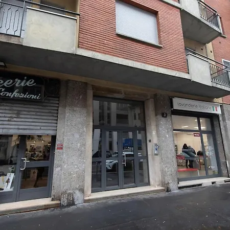 Bright Large In Milão