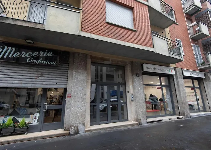 Bright Large In Milão