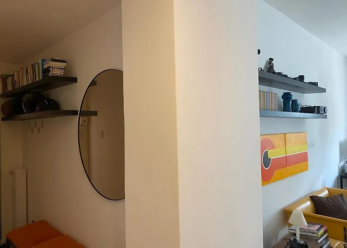 Bright Large In Milão